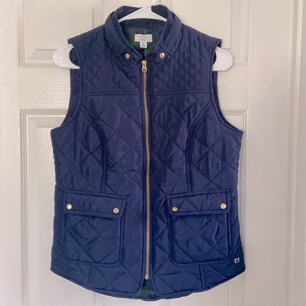 Crown and Ivy navy quilted vest